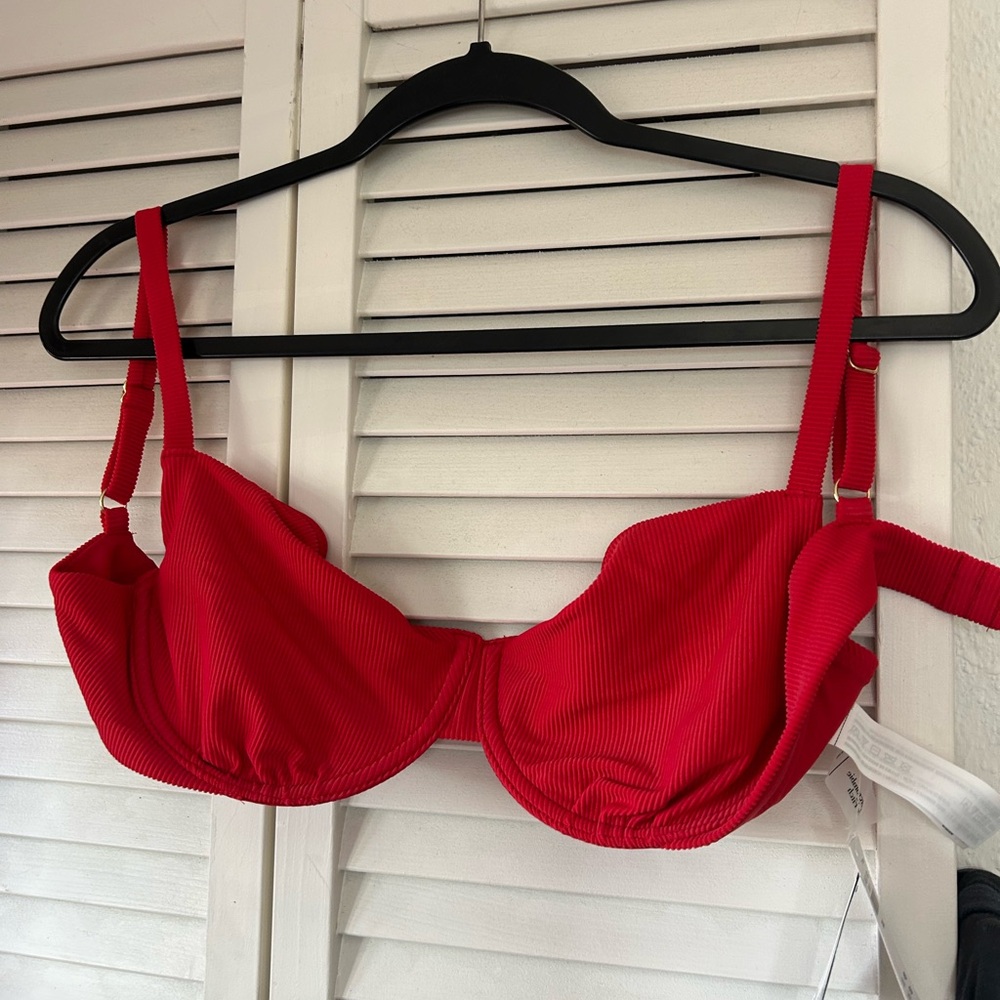Abercrombie & Fitch Red Ribbed Underwire Bra / Curve Love Small